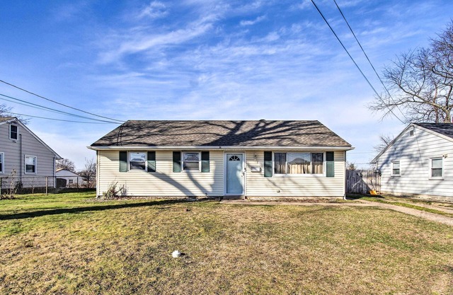 House w/Pellet Smoker & Grill, 1 Mi to Lake!