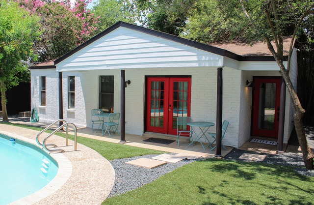 House w/Private Heated Pool; walk to zoo & museums close to downtown