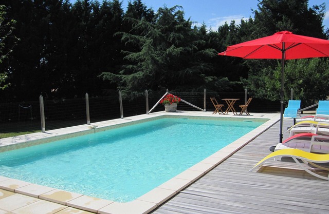 House with heated swimming pool on 3000 M² fenced plot in Mauzac Périgord