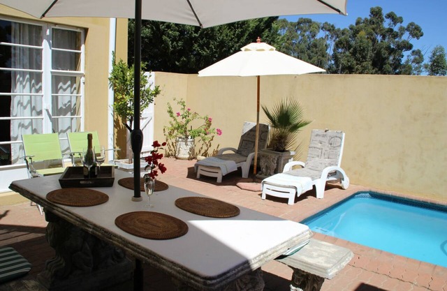 House with 3 double rooms en-suite
