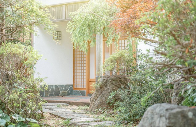 House with a hot spring flowing directly from the source and a large garden high season / Kamo-gun Shizuoka