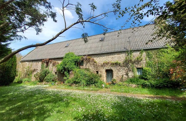 House with character, rustic style House with garden, weekly rental