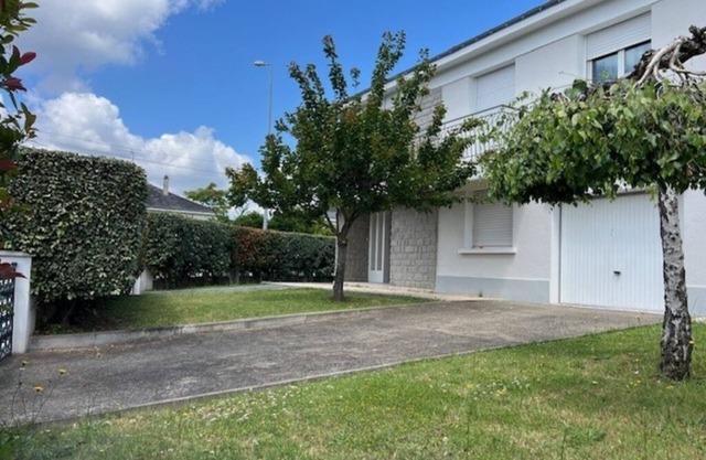 House with enclosed garden near the city center of Angers