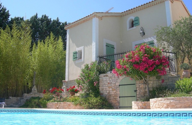 House with swimming pool creeks of Cassis