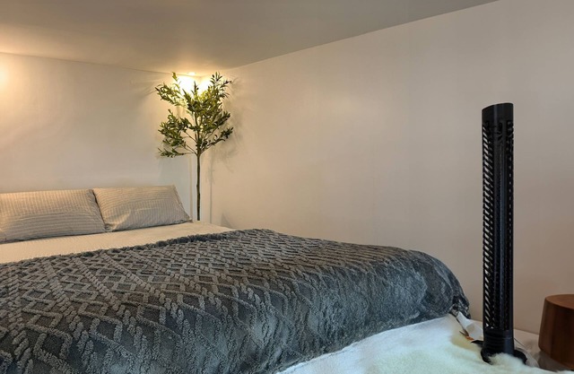 house with free parking, just 7 minutes from the mall, secure gated community