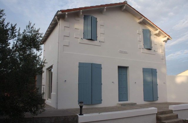 House with garden, 500 m from the sea, 7 people, all comfort