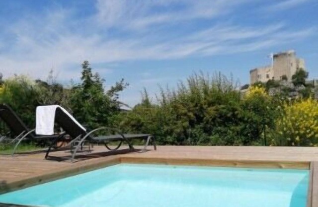 House with large garden, swimming pool, exceptional view and 300m from the town center