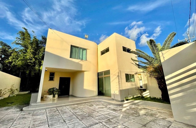 HOUSE WITH LARGE SPACES