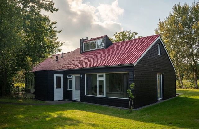 House with microwave, near the Zuidlaardermeer