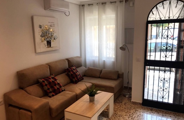 House with patio next to the river of Córdoba