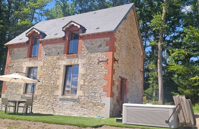 House with private spa, wood stove and swimming pool: domaine de la Moyendrie