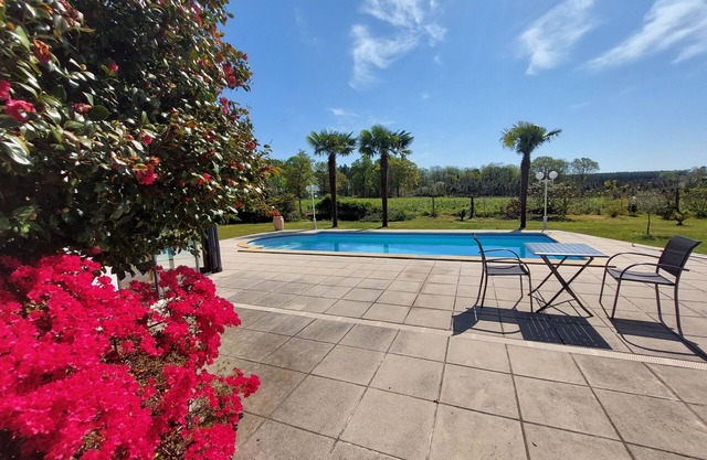 House with private pool for family vacations near golf courses and lakes