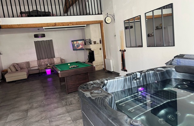 House with private pool, jacuzzi and sauna 20 minutes from Disneyland