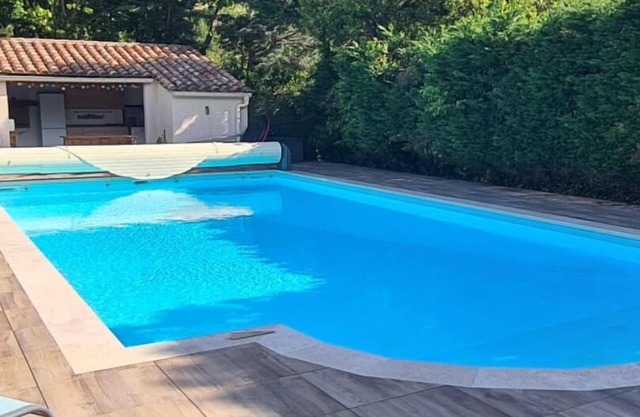 House with swimming pool between garrigue and Cévennes