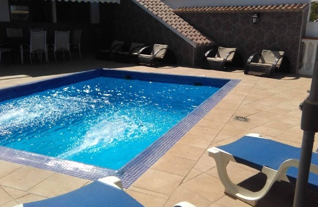 HOUSE WITH SWIMMING POOL, VIEWS, WIFI, GAMES, LIVING ROOM WITH CHIMNEY