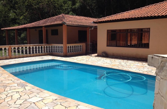 House with veranda with 2 bedrooms, 4 bathrooms, large living room