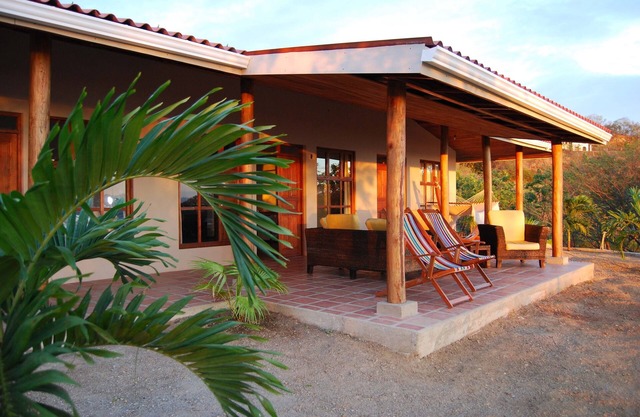 House with wonderful view over the Pacific in a natural environment and peaceful