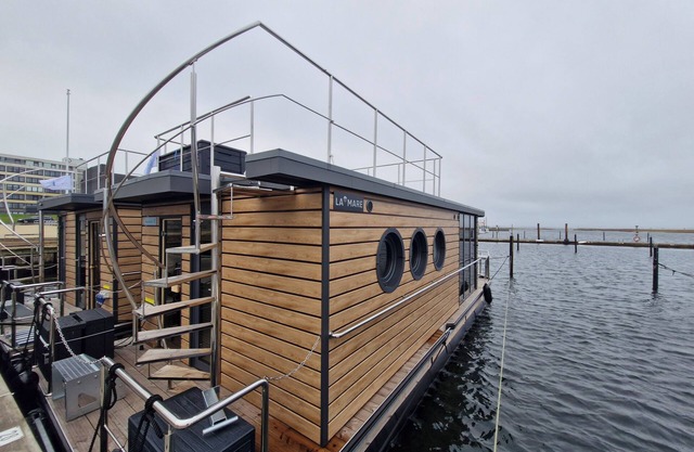 Houseboat Fjord del Sol with bio sauna and roof terrace in Wendtorf/Kiel Fjord