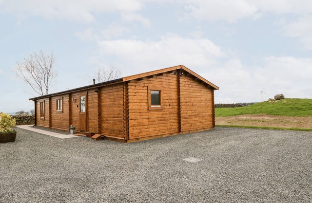 HOWGILLS RETREAT, pet friendly, with open fire in Kirkby Lonsdale