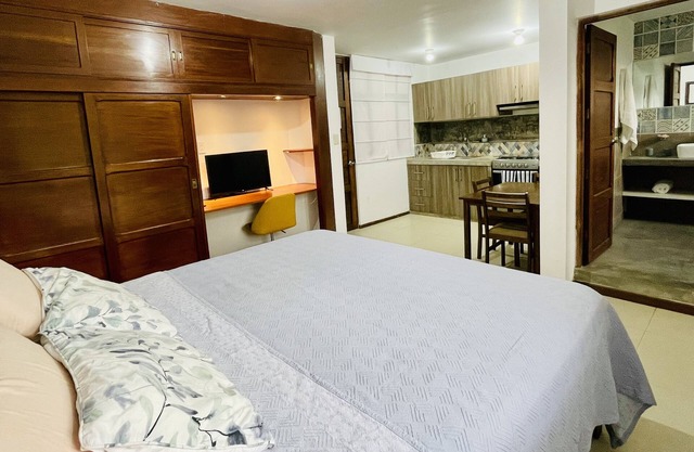 HuanchacoStudio/KingBed/Balcony/Tv/Wifi