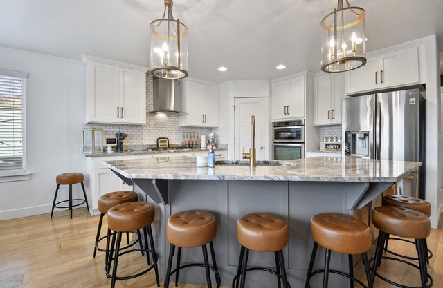 Huckleberry Lane Stunner | 6br 4ba | Hot Tub | Game Room | RV Parking | Massage Chair