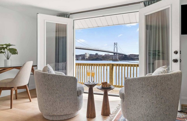 Hudson Escape W/Hot Tub + Bridge View