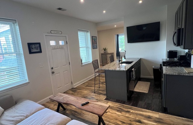 Huge 2-bedroom apartment with 500 Mbps WiFi, full kitchen, AC/Heat, and sleeps 7