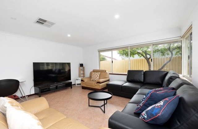 Huge 4bed-2bath Family Home - Close to Everything and Everything you Need