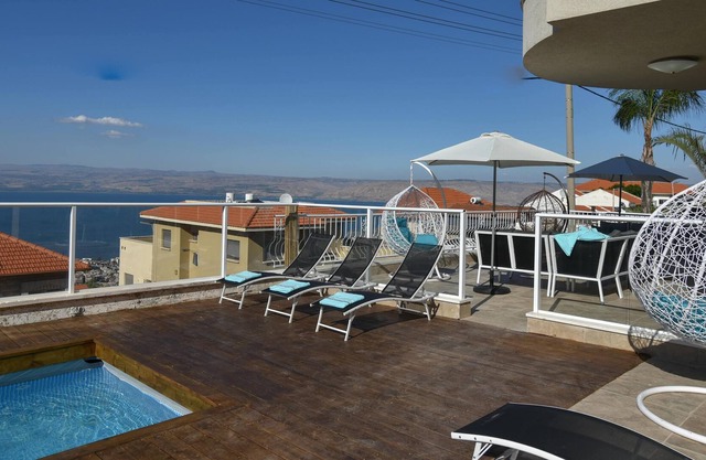 Huge and amazing villa with private pool and jaccuzi