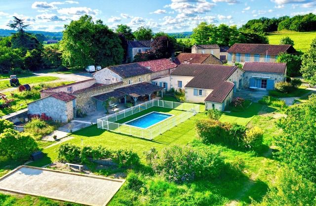 Huge estate with swimming pool, cinema, reception hall, boules pitch and more