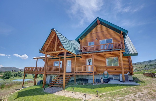 Huge, Gorgeous Log Cabin, 100% remodeled, Right on Golf Course by Ideal Beach!