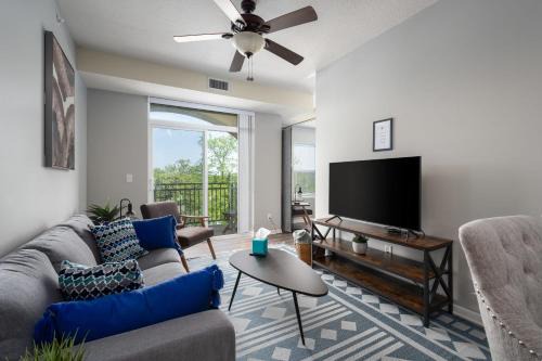 HUGE New Apartment, Free Parking, Near Mayo!