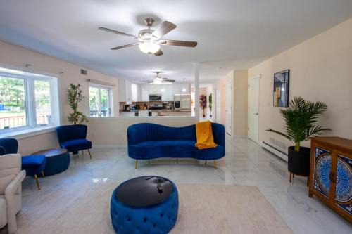 Huge Pocono Dreamhouse 4 bedrooms 12 guests