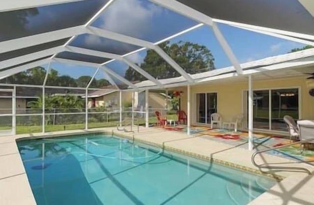 Huge ❤ Pool, Close to Beaches, Restaurants & Shops