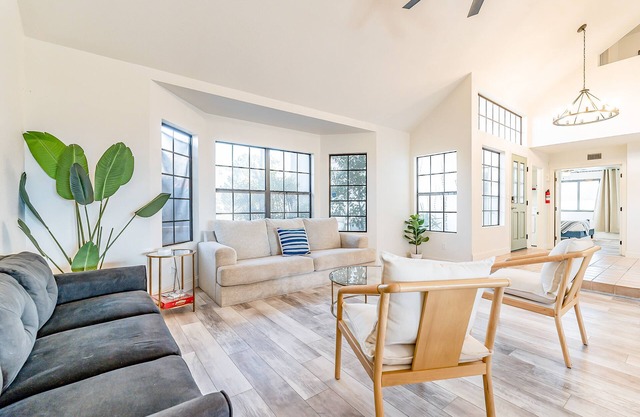 Huge Saguaro, Mountain Views | Sunoria Haus