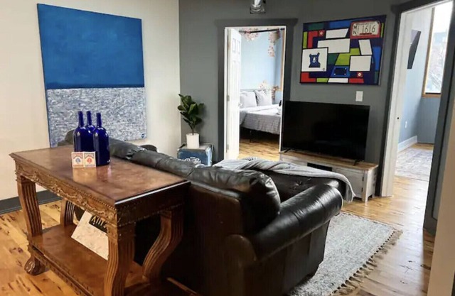 Huge Windows Downtown 2Bd Apt w/Main Strip Access