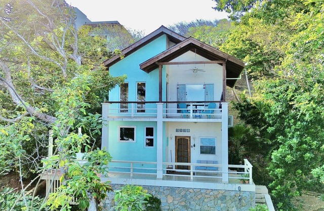 Hummingbird Hill @ Lighthouse, West Bay
