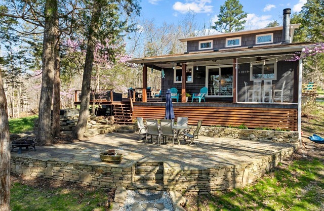 Hyco Haven with Hot Tub