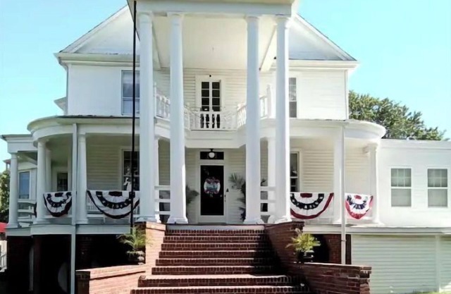 Hyco House Manor-Private and Stately Entire House
