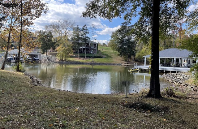 Hyco lakefront rental that's very close to VIR! Quiet cove to come and relax.