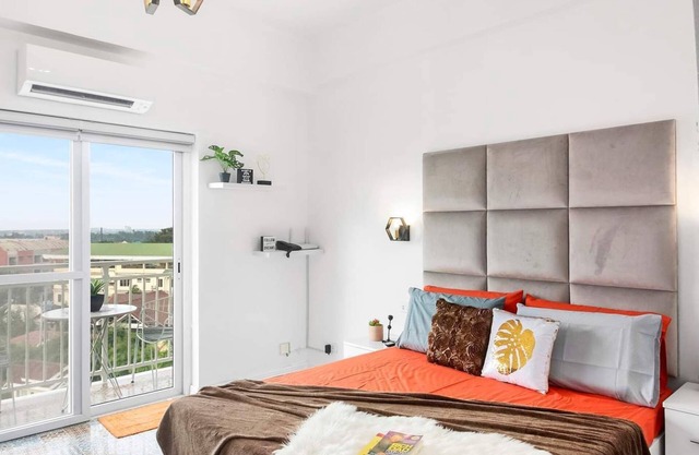 Hyllia by J&J (Near Airport| Wi-Fi | Netflix)