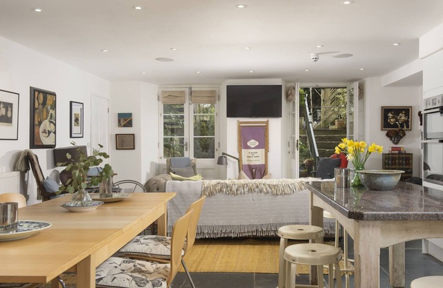 Hypatia Apartment - STUNNING APARTMENT. CLOSE TO BEACHES. DOG FRIENDLY