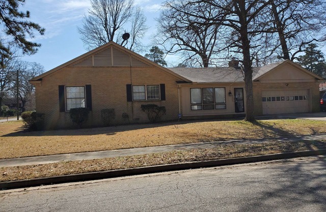 Ida's Oasis near JRMC Hospital , Pine Bluff Country Club & Restaurants .