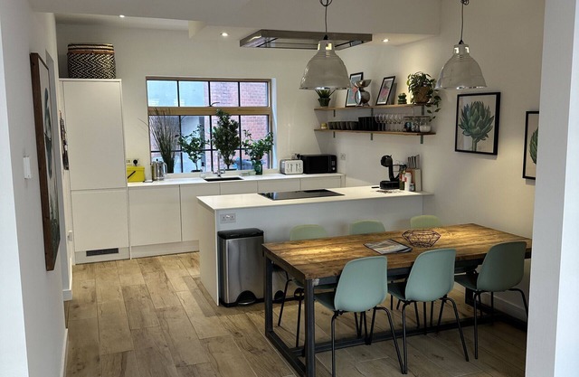 Ideal Bristol getaway - 3 bed harbourside home