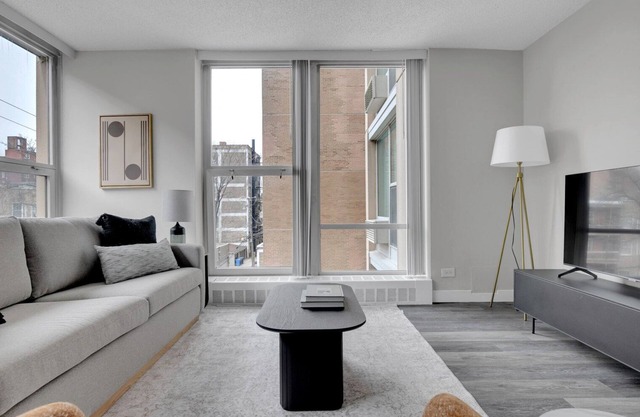 Ideal Edgewater 1BR w/Gym, Deck & Lounge, 5 blocks to L, by Blueground