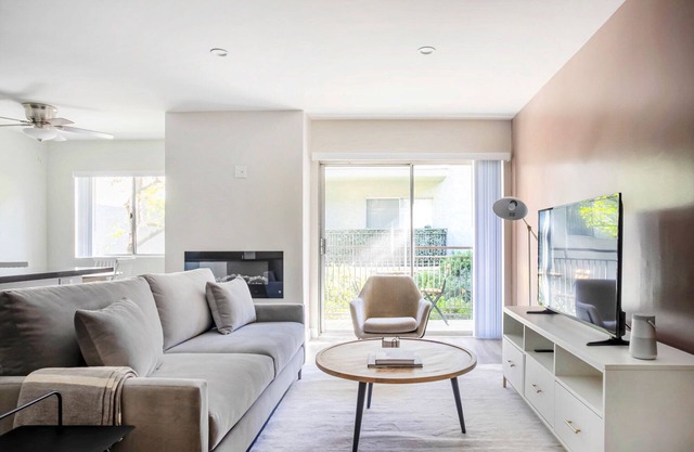Ideal Encino 1BR w/W/D, Pool & Gym, nr Ventura Blvd, by Blueground