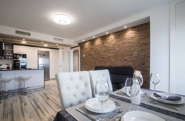 Ideal for families who want to enjoy the beach, Old Town and downtown