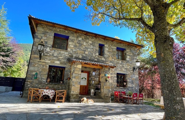 Ideal house for families 13 pax Large garden, barbecue, parking and children's area!