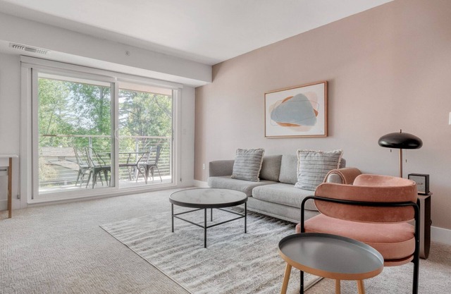 Ideal Menlo Park 1BR w/Gym & Pool, nr Shops, by Blueground