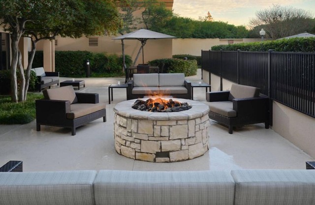 Ideal Mix of Comfort and Value! 2 Contemporary Units, Parking, Outdoor Pool